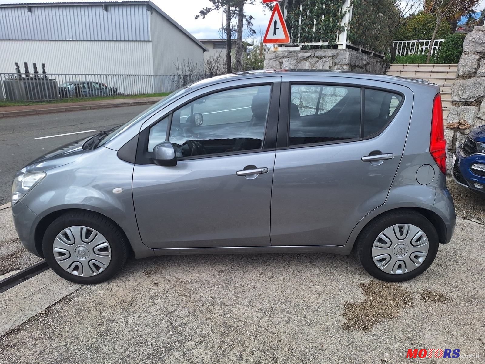 2014' Opel Agila 1.0 photo #5