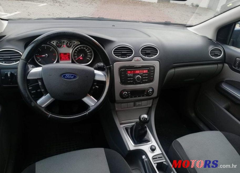 2010' Ford Focus Karavan 1,6 photo #2