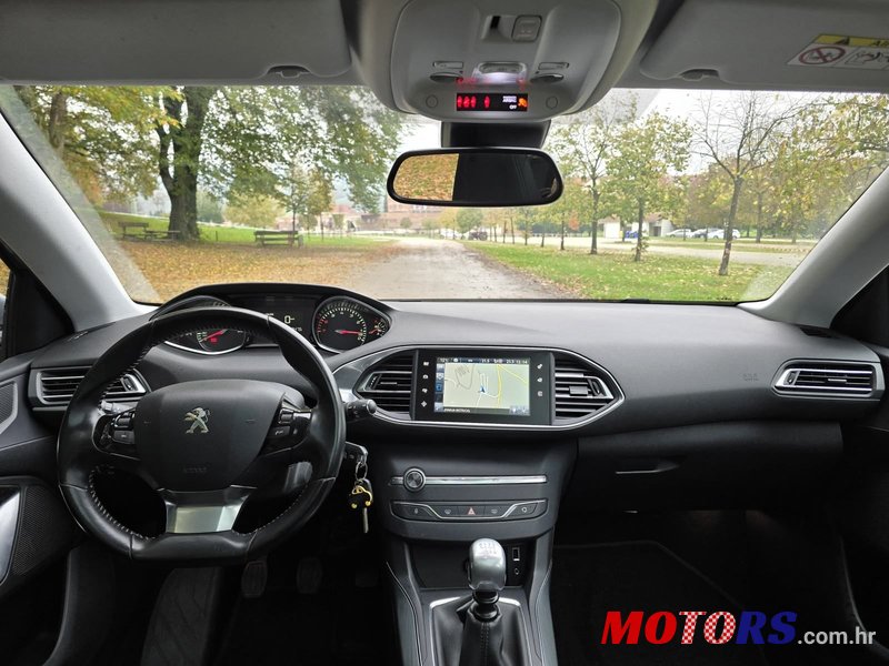 2017' Peugeot 308 1,2 Puretech photo #6