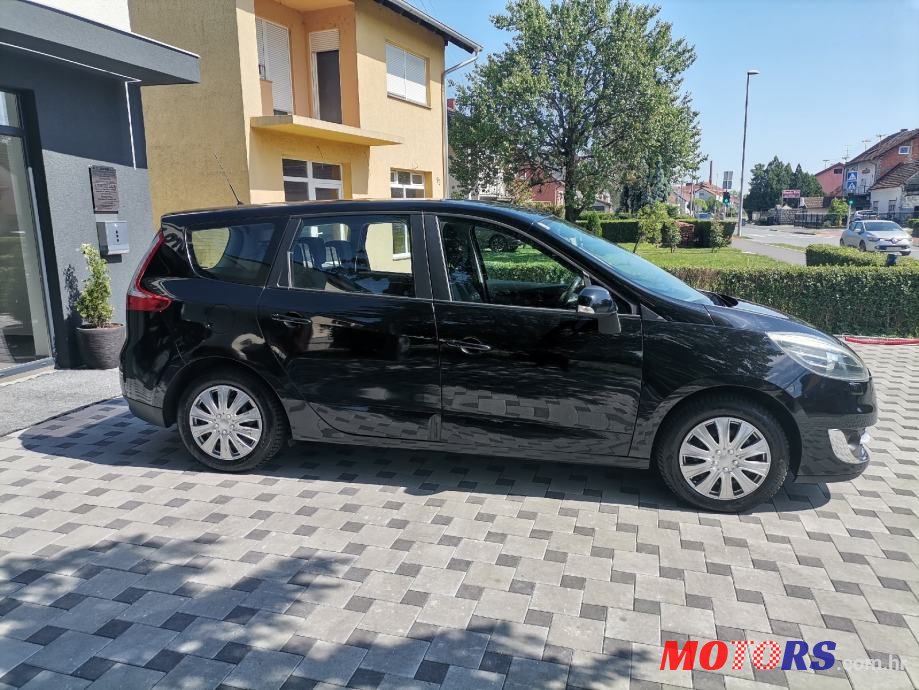 2012' Renault Megane Scenic 1.5 Dci photo #3