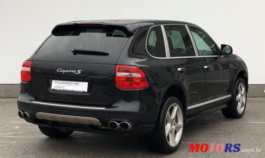 2008' Porsche Cayenne photo #3