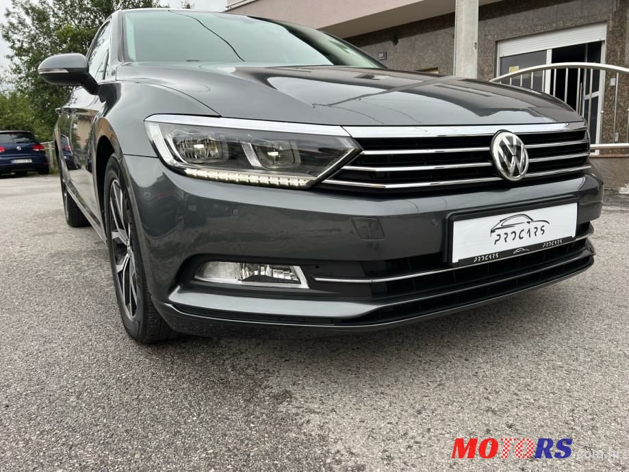 2015' Volkswagen Passat photo #5