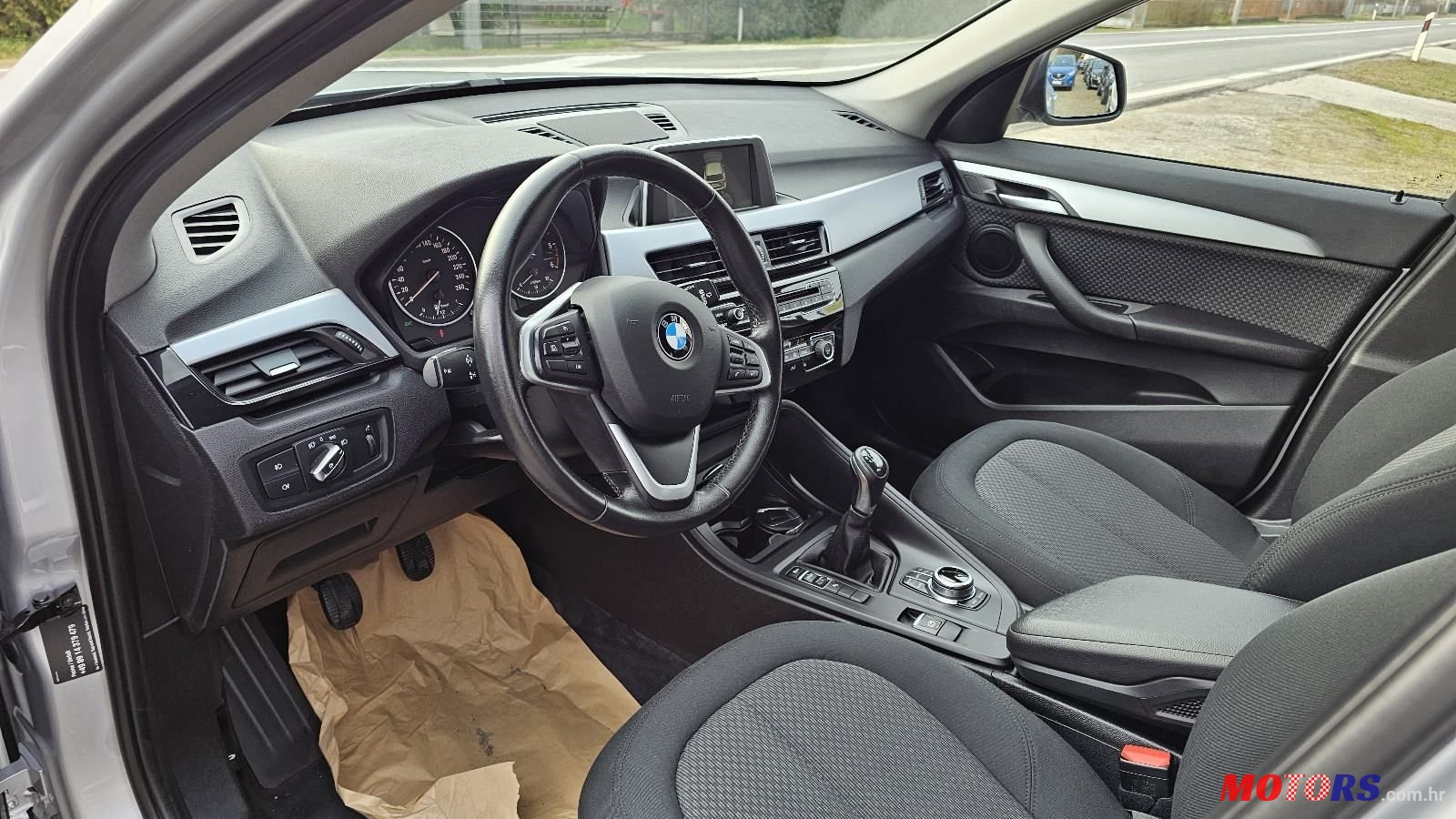 2017' BMW X1 Sdrive18D photo #6