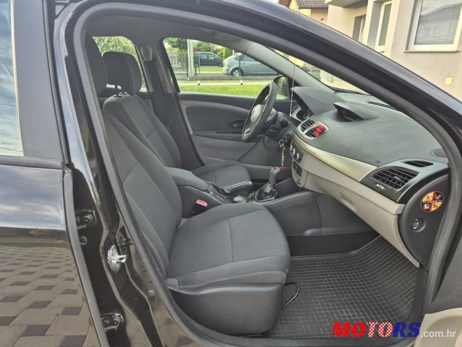2012' Renault Megane 1.6 16V photo #6