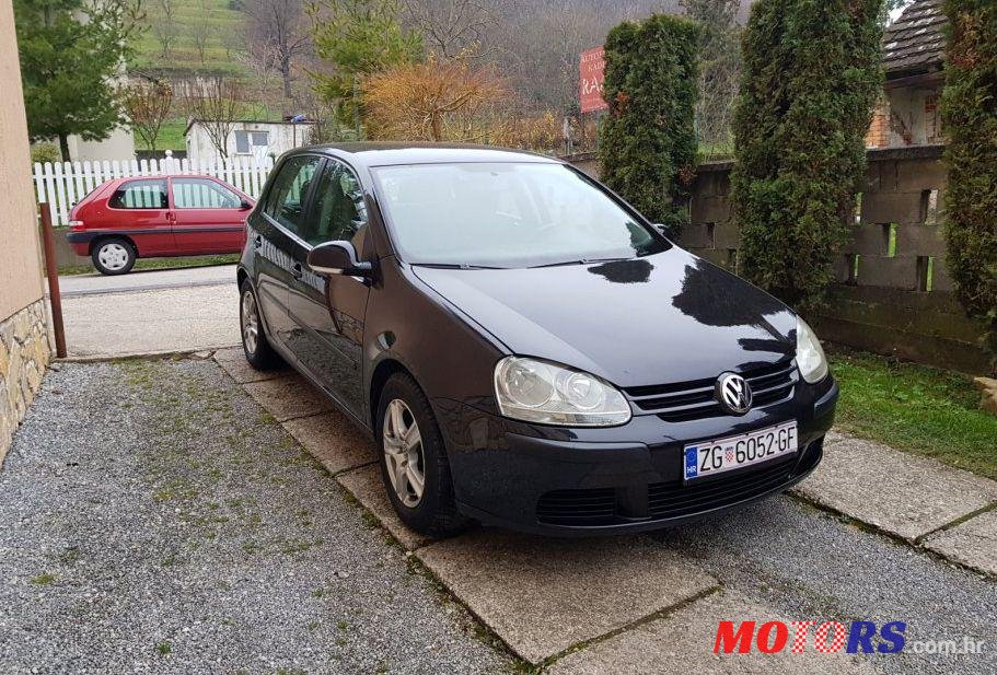 2005' Volkswagen Passat Variant photo #2