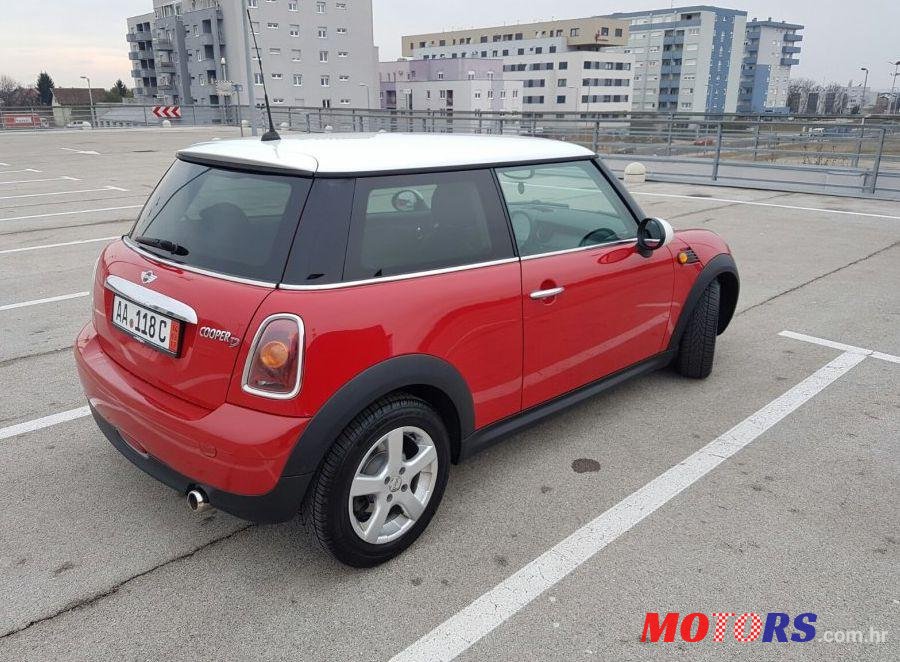2008' MINI Cooper Cooper D photo #2