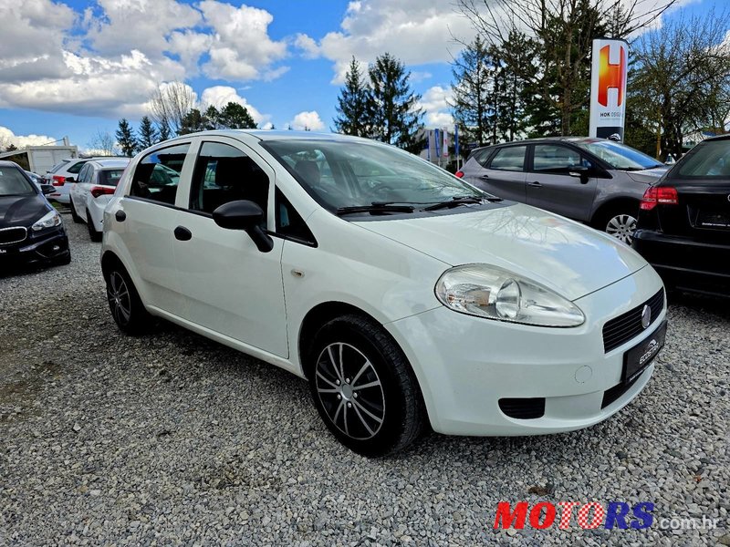 2010' Fiat Grande Punto 1,2 8V photo #2