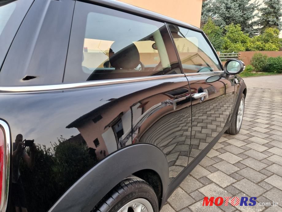 2011' MINI Cooper Mini One photo #3