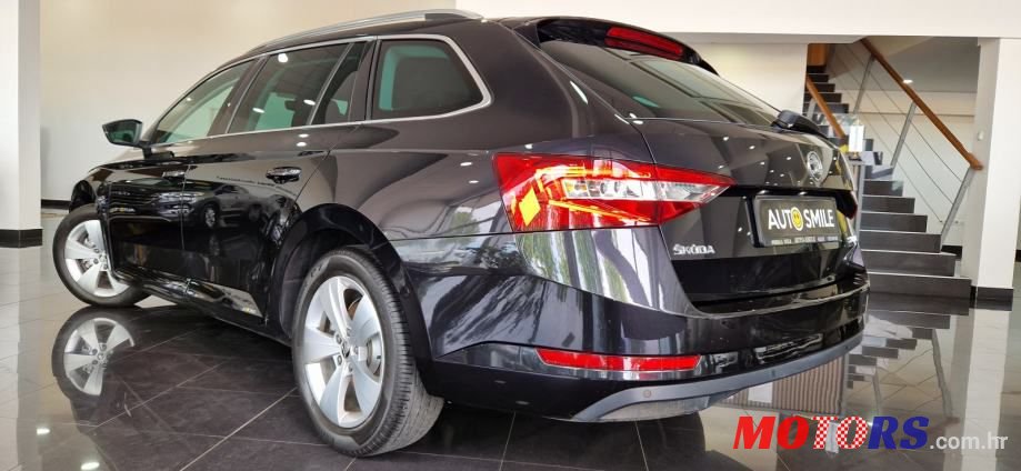 2018' Skoda Superb Combi photo #5