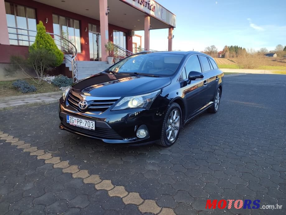 2012' Toyota Avensis Wagon photo #3