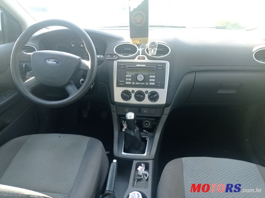 2006' Ford Focus Karavan photo #2