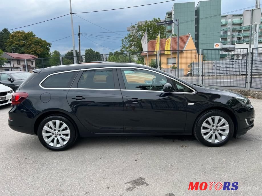 2015' Opel Astra Karavan photo #3