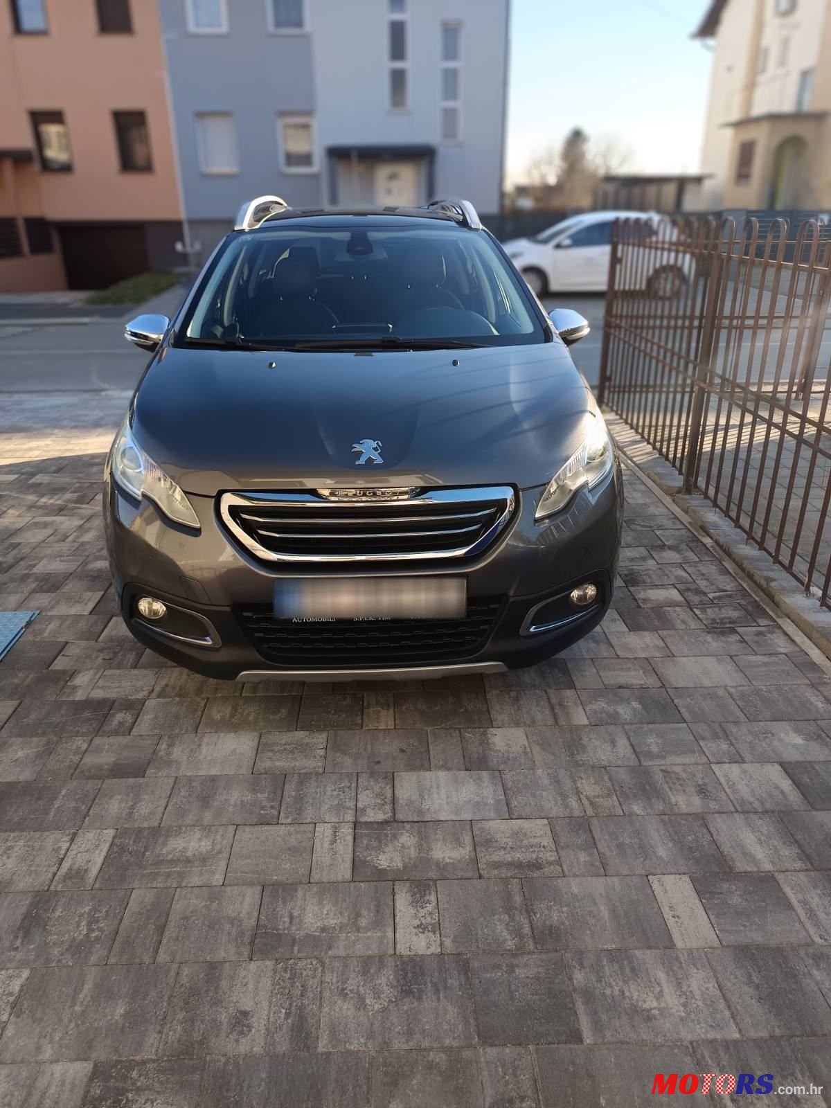 2013' Peugeot 2008 1.6 E-Hdi photo #1