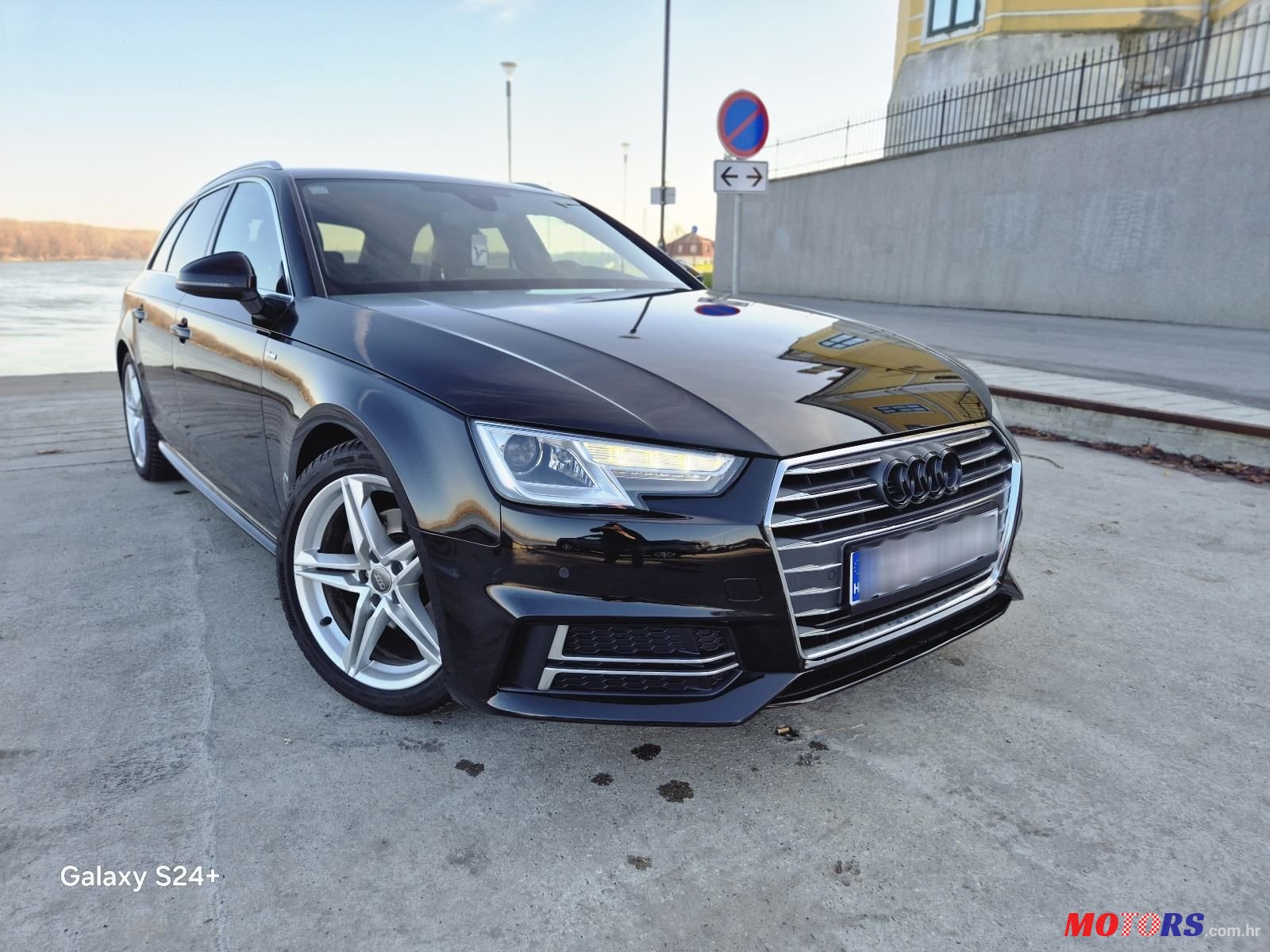 2016' Audi A4 Avant photo #3