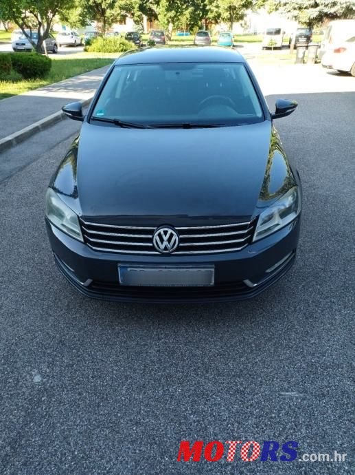 2011' Volkswagen Passat photo #3