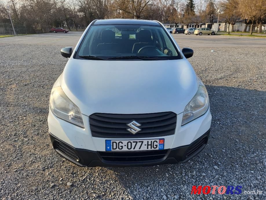 2014' Suzuki SX4 S-Cross photo #3