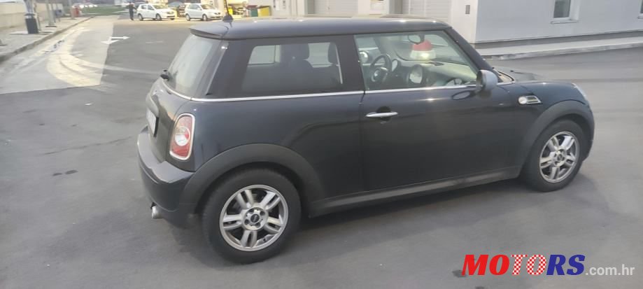 2013' MINI Cooper D photo #5