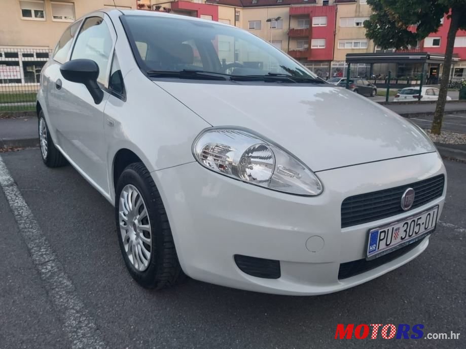 2012' Fiat Grande Punto photo #3