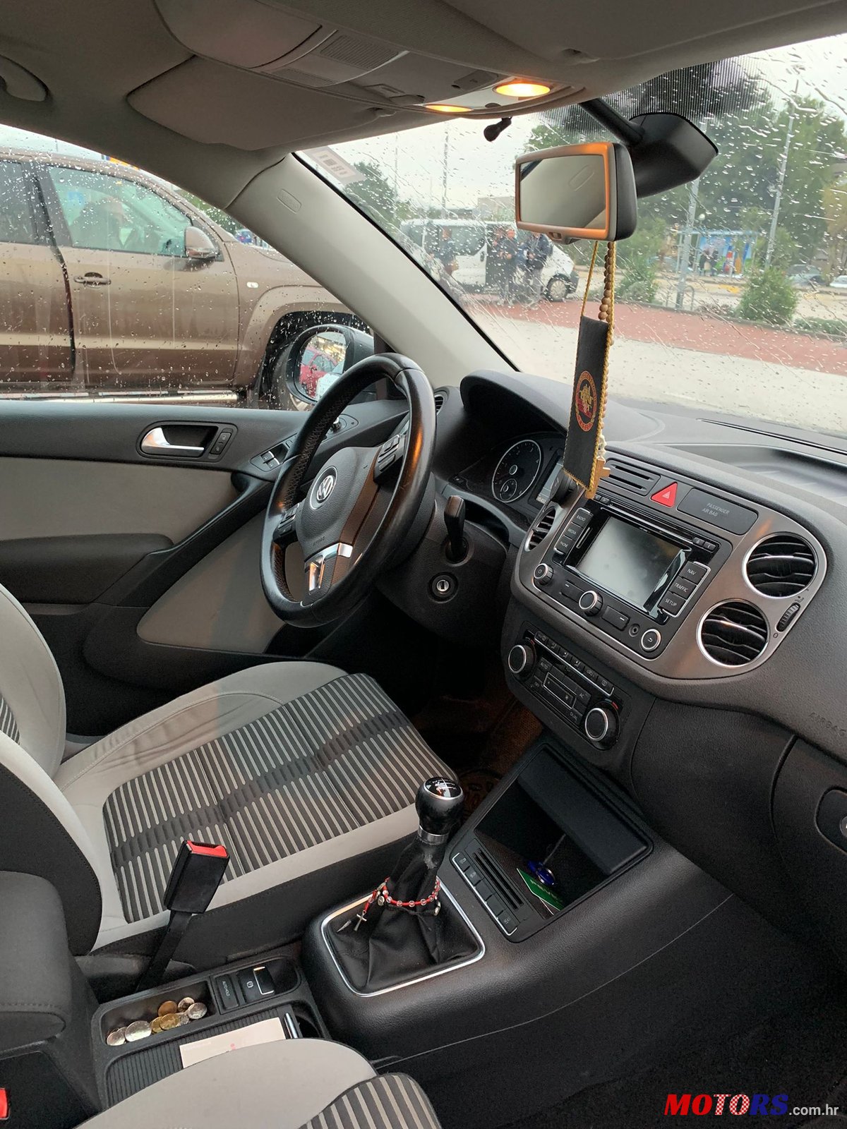 2011' Volkswagen Tiguan photo #3