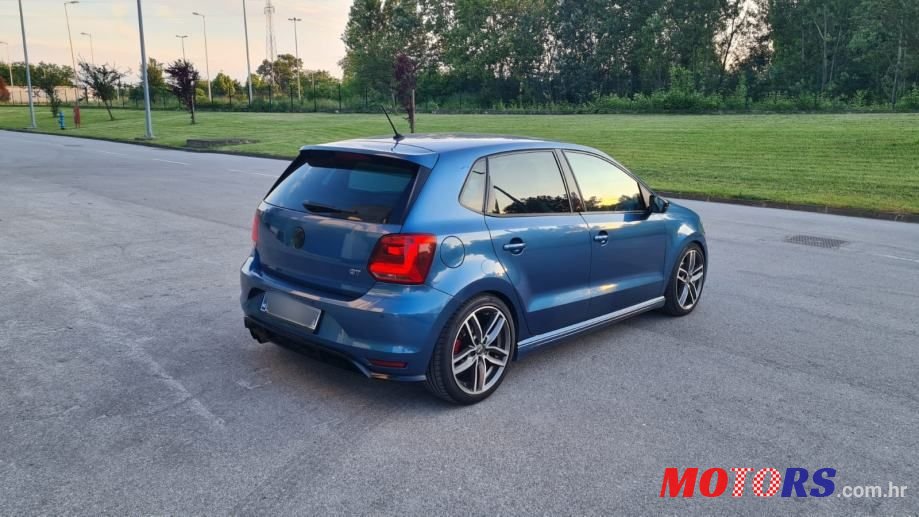 2014' Volkswagen Polo photo #6