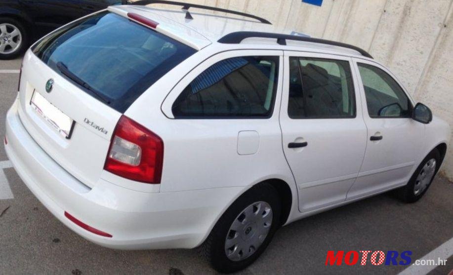 2011' Skoda Octavia Combi 1,6 Tdi photo #2