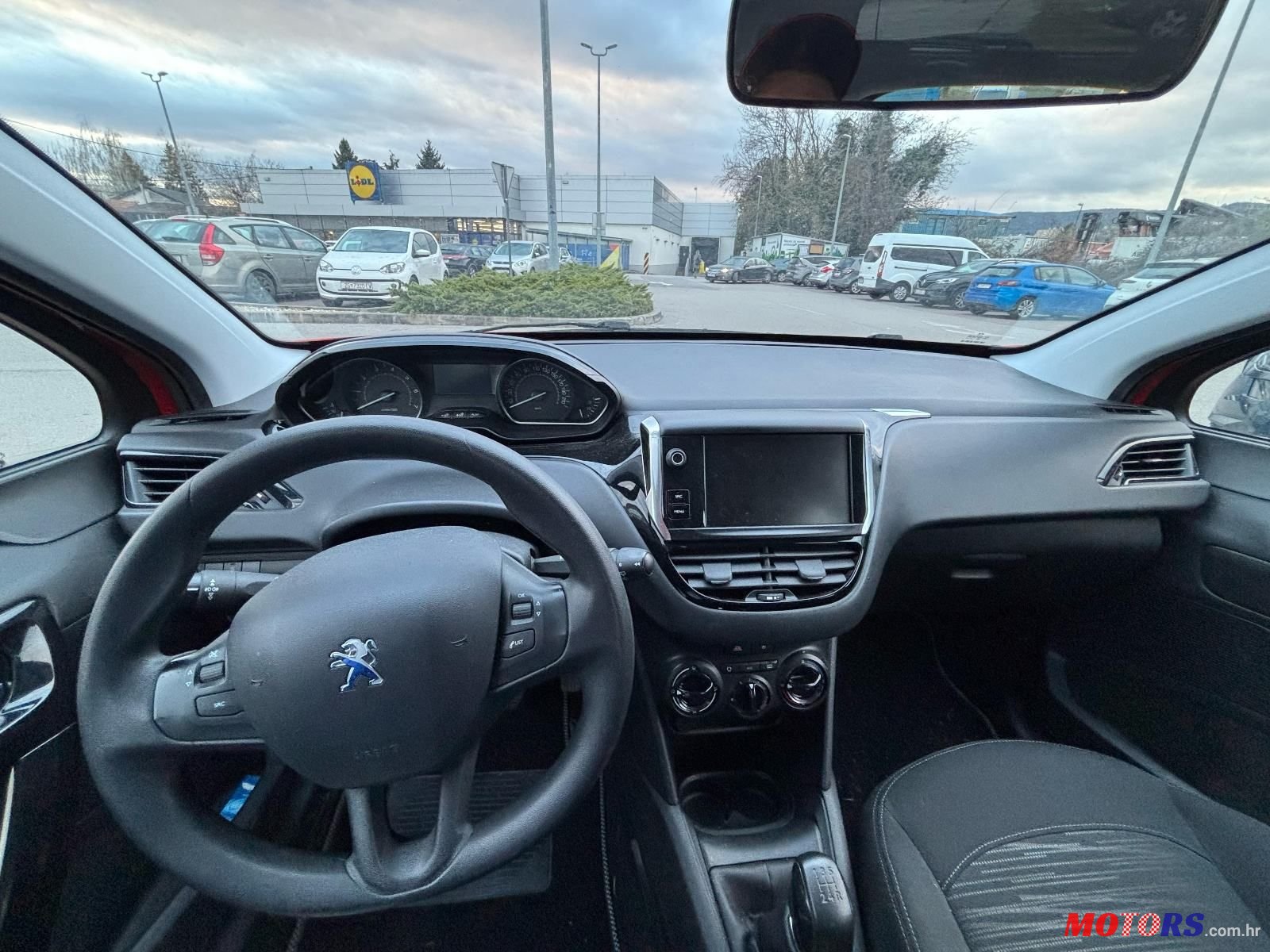 2017' Peugeot 208 photo #5