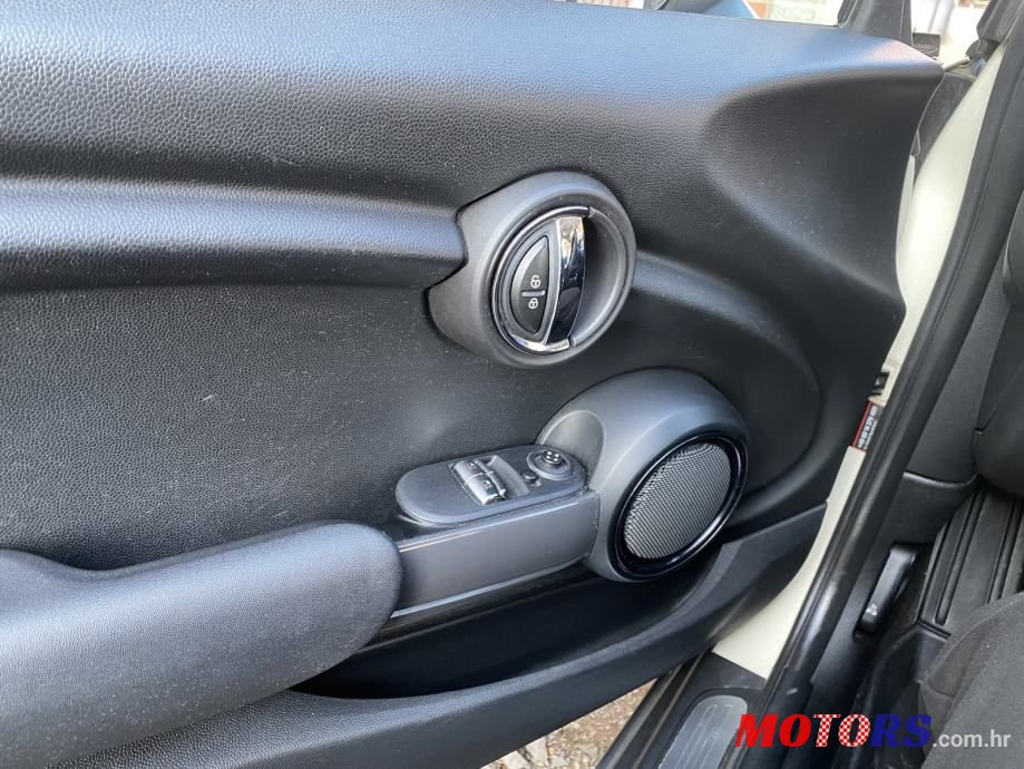 2015' MINI One Diesel F56 photo #6