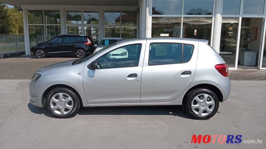 2014' Dacia Sandero photo #5