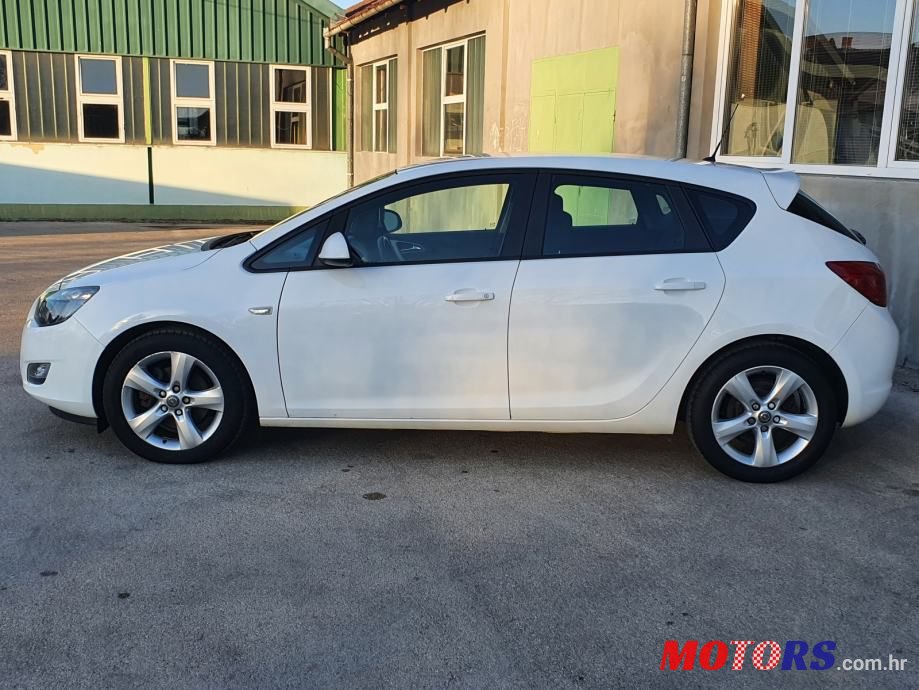 2011' Opel Astra 1,7 Cdti photo #1