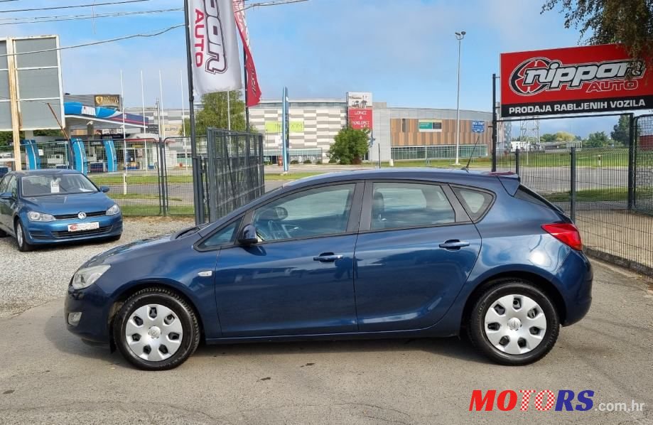 2010' Opel Astra 1,7 Cdti photo #3