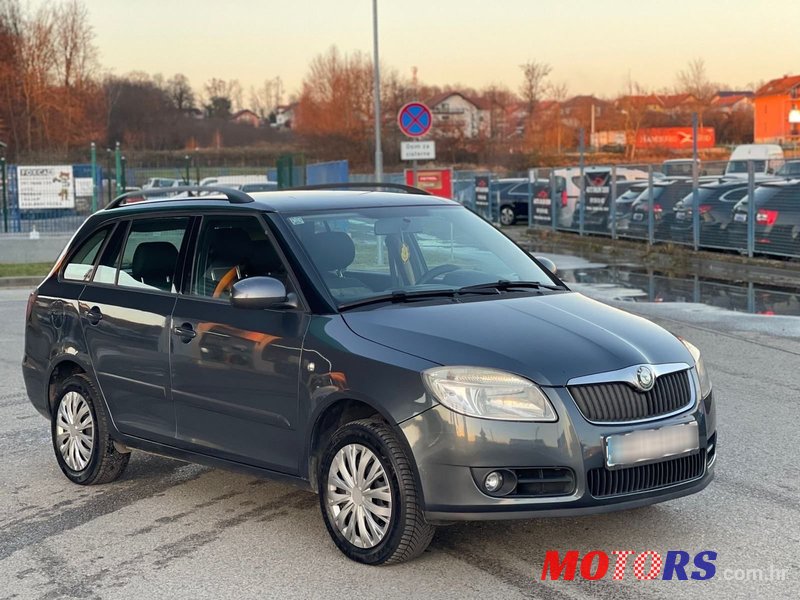 2009' Skoda Fabia Combi photo #2