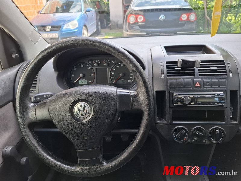 2008' Volkswagen Polo photo #4