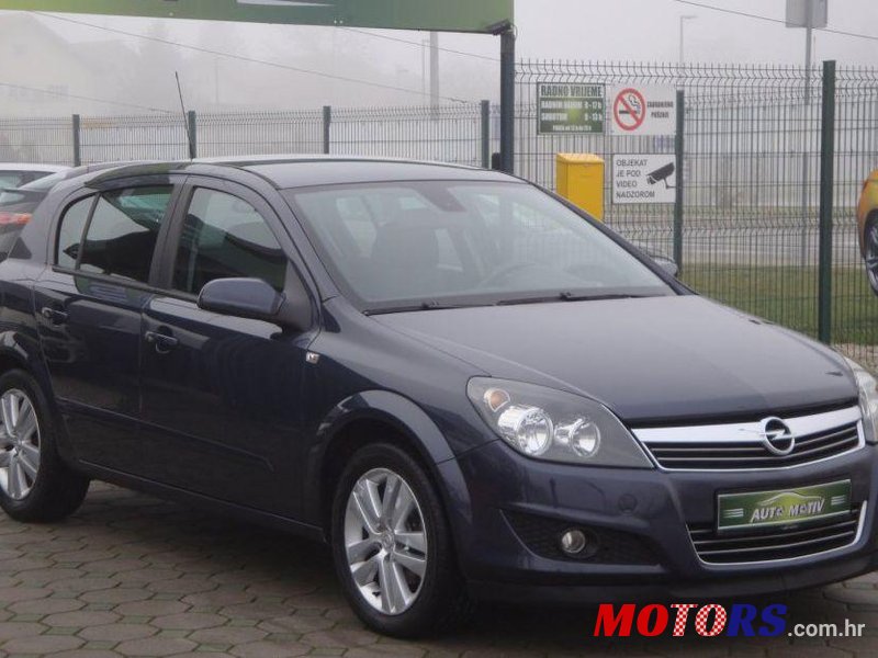 2010' Opel Astra 1,7 Cdti photo #1