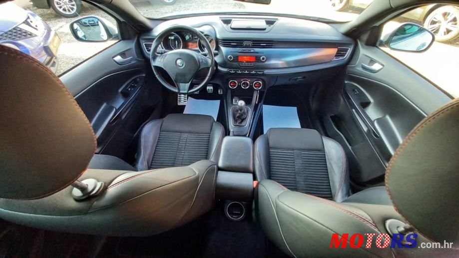 2010' Alfa Romeo Giulietta 1,6 photo #6