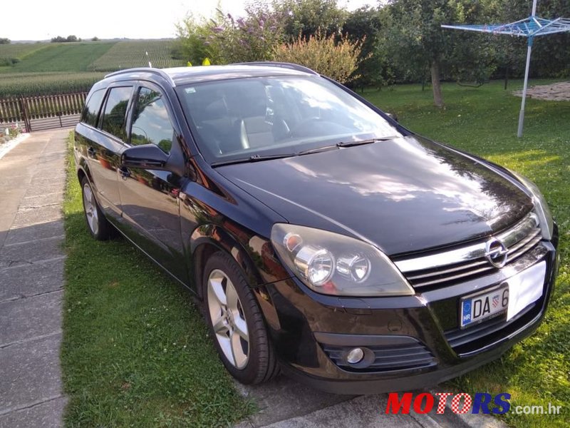 2006' Opel Astra Karavan photo #2