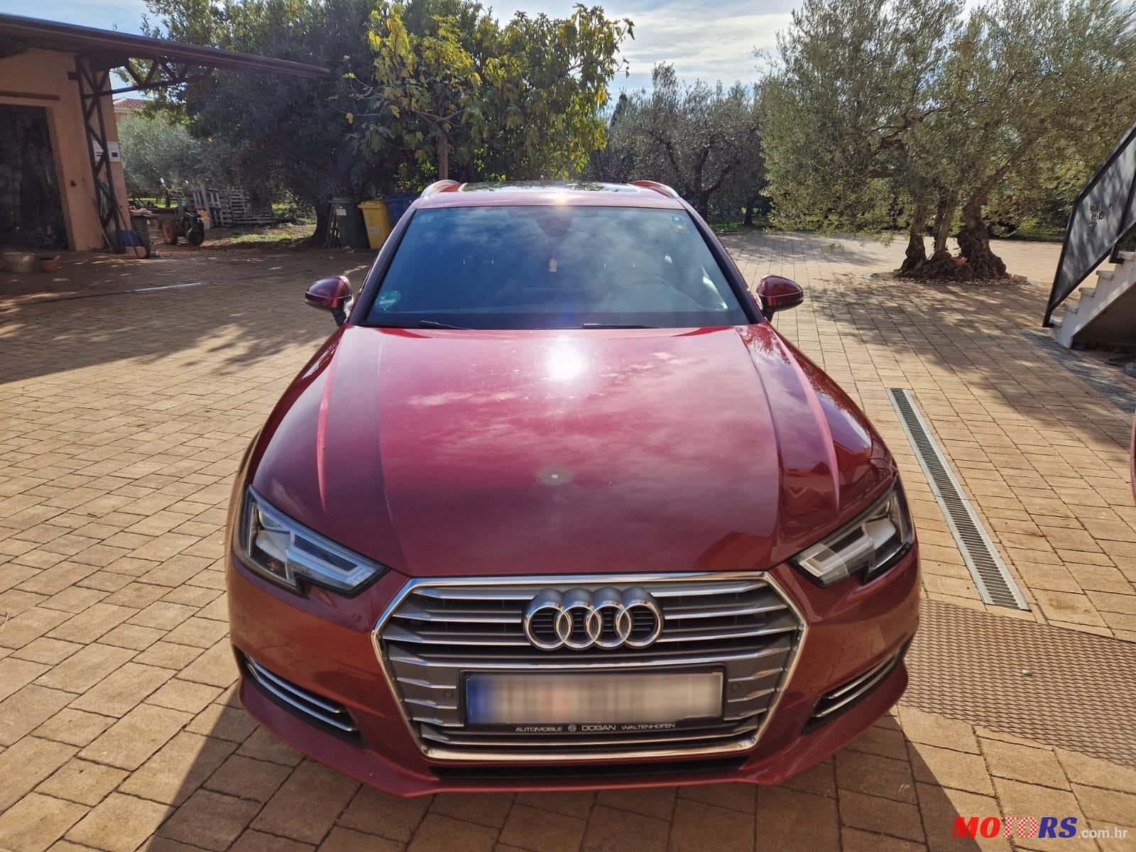 2017' Audi A4 Avant photo #1