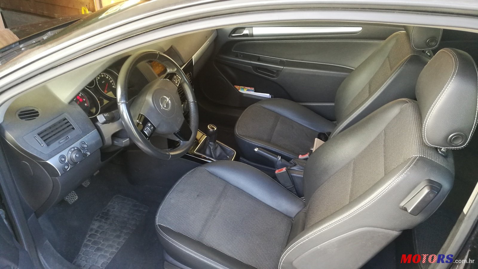 2007' Opel Astra GTC photo #4