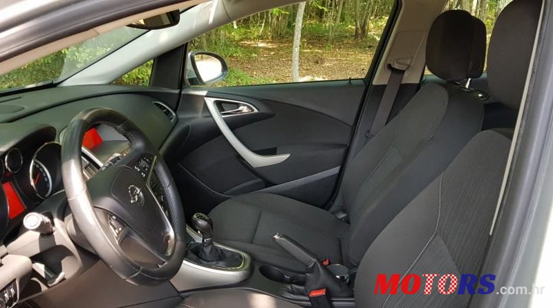 2010' Opel Astra 1,4 photo #3