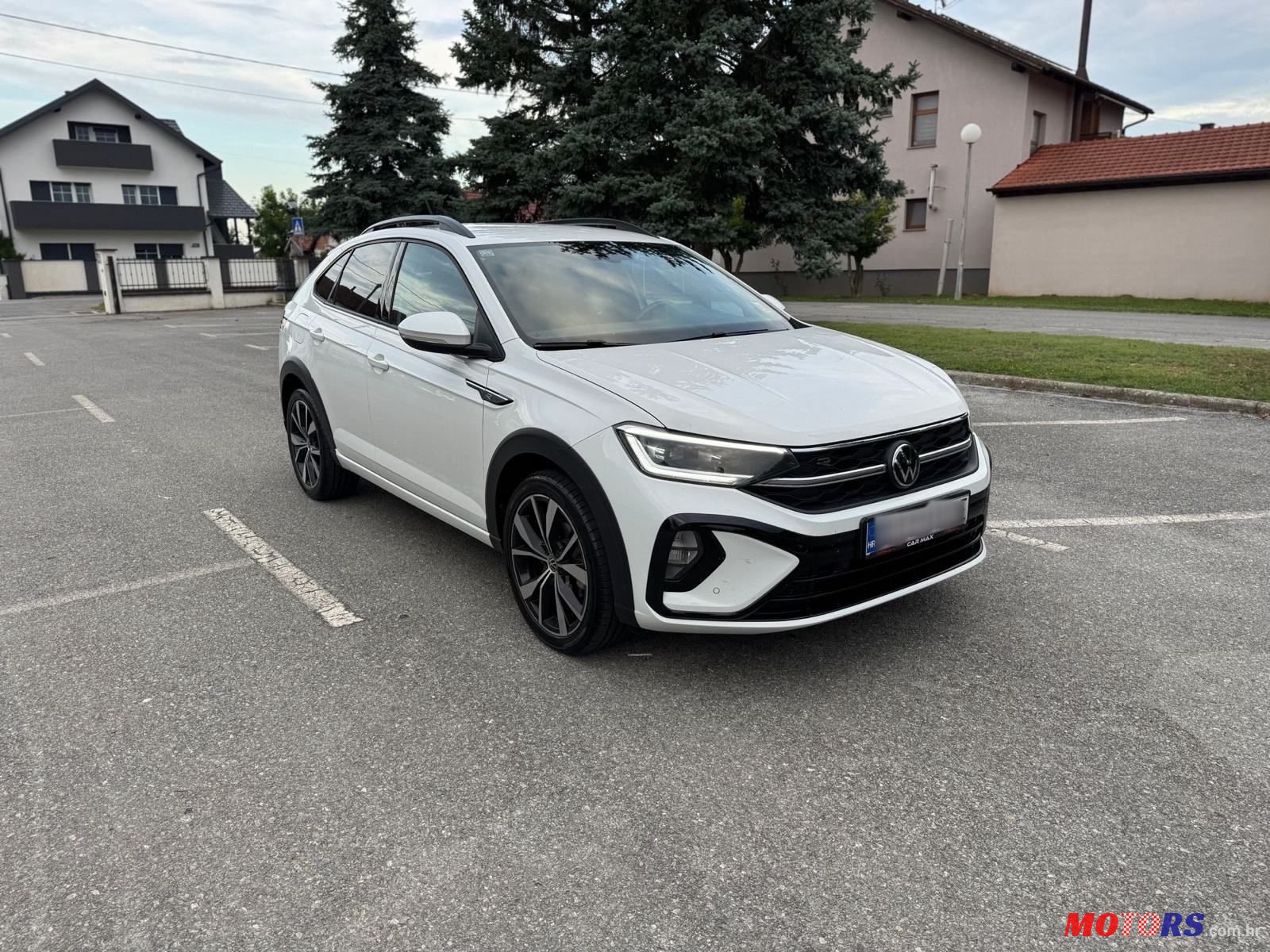 2022' Volkswagen Taigo R-Line photo #2