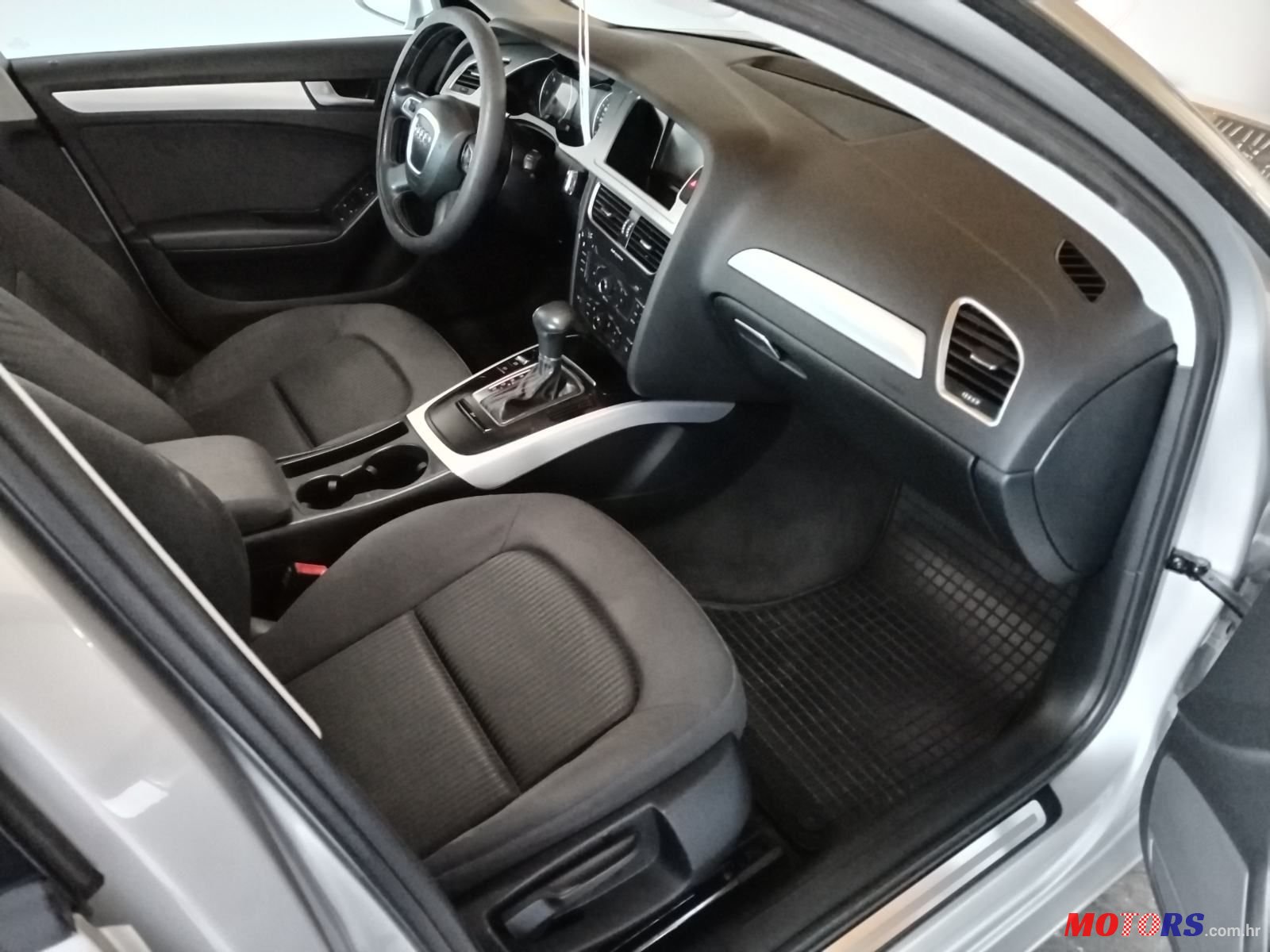 2010' Audi A4 Avant photo #3