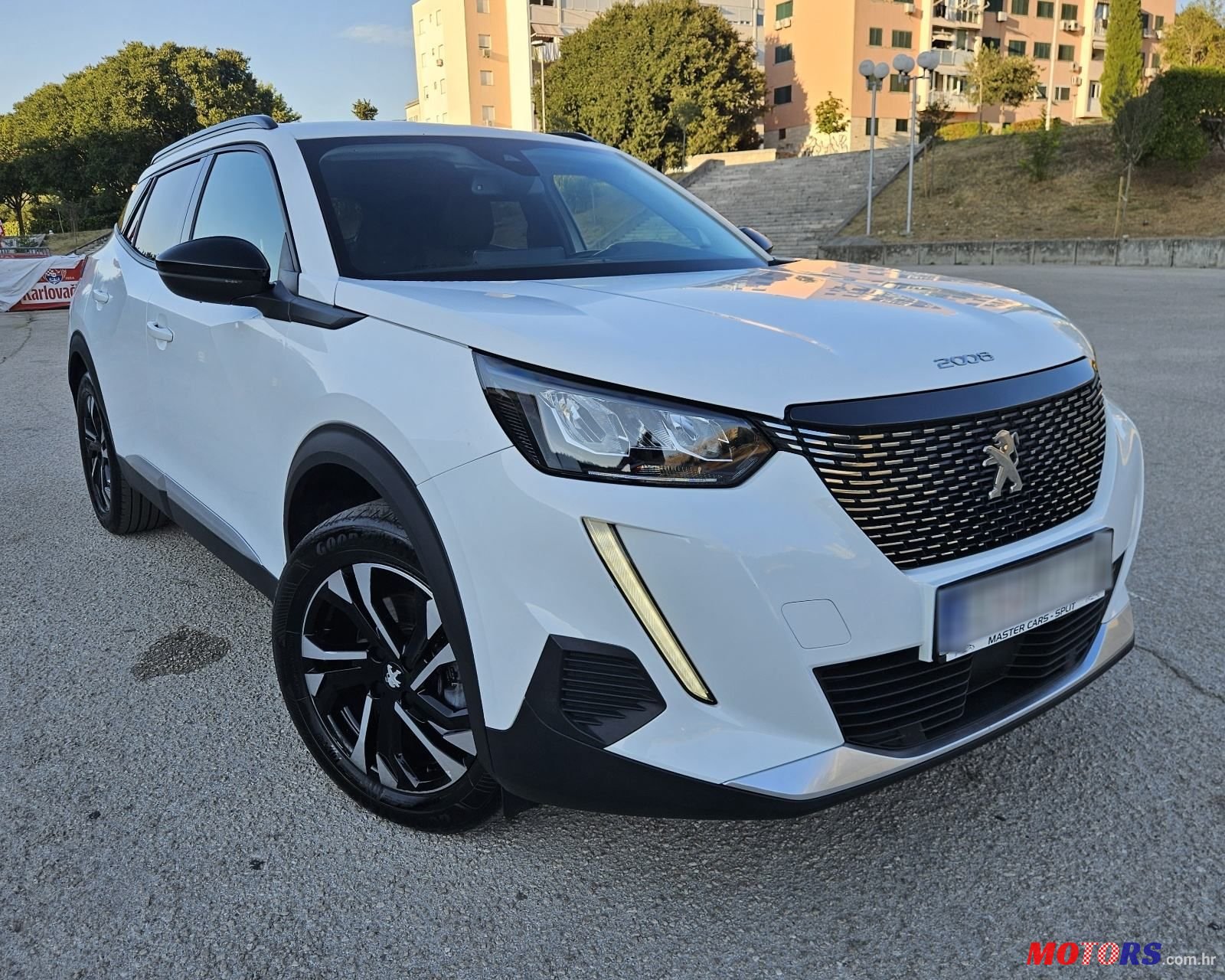 2022' Peugeot 2008 1,5 photo #2