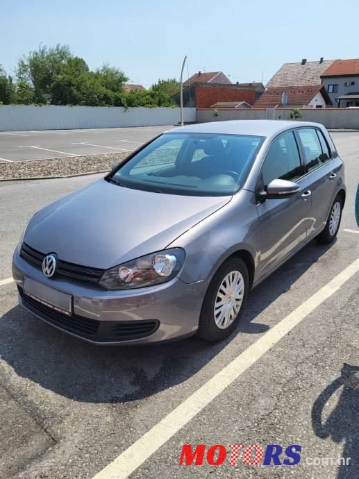 2010' Volkswagen Golf VI 1,6 Tdi photo #1