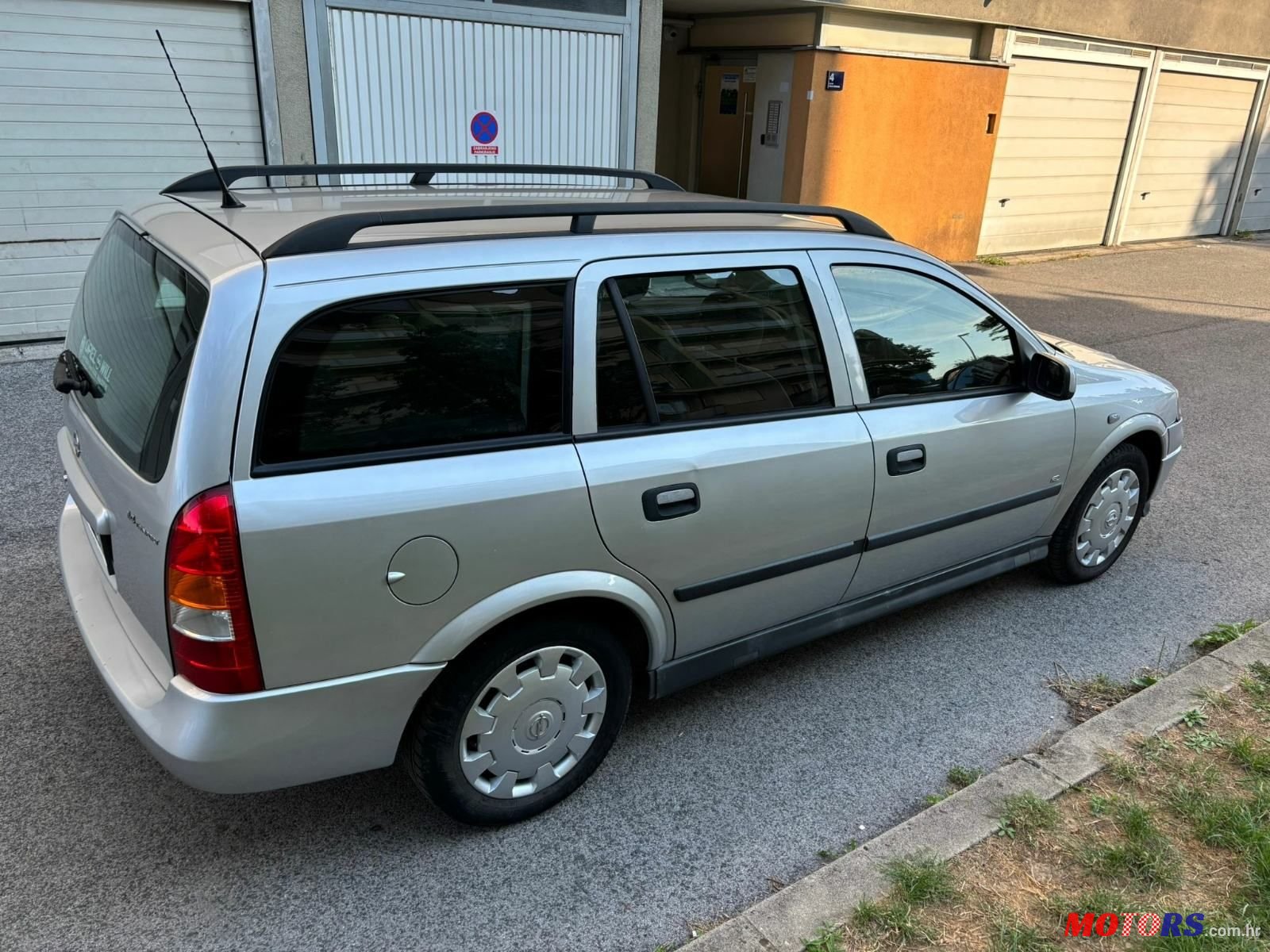 2009' Opel Astra Karavan photo #5