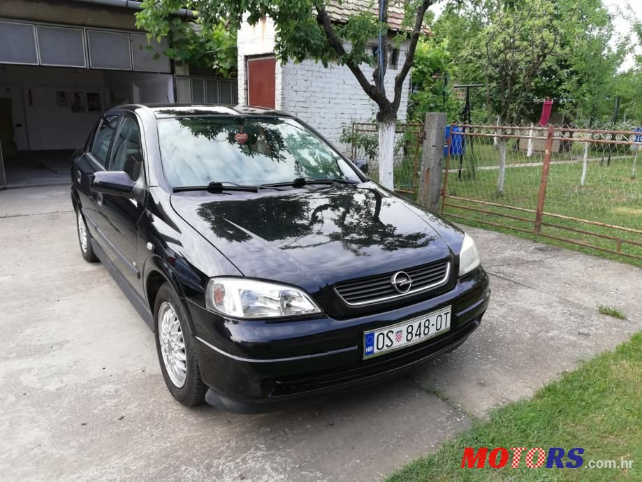 2008' Opel Astra photo #2