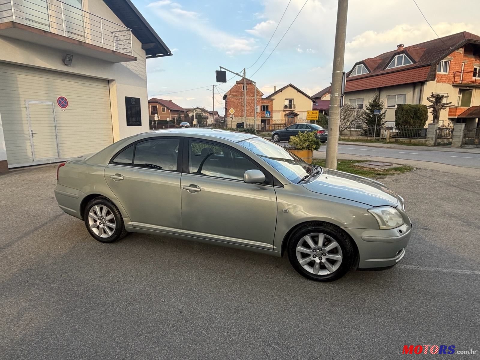 2004' Toyota Avensis 2,0 D-4D photo #3