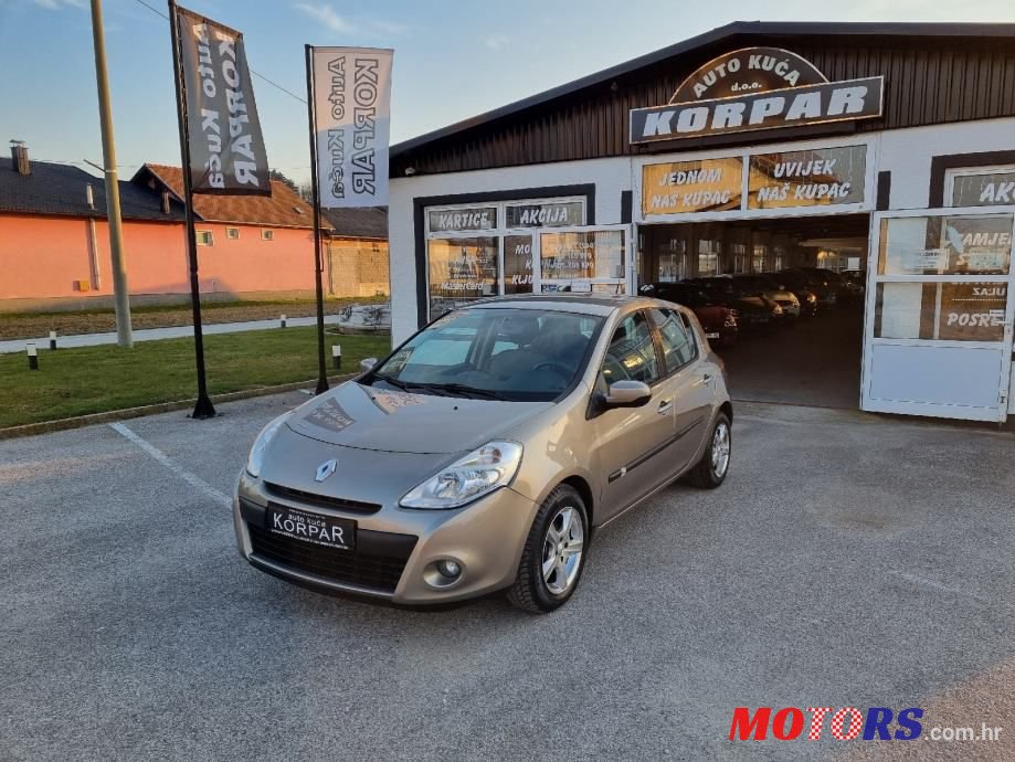 2011' Renault Clio photo #1