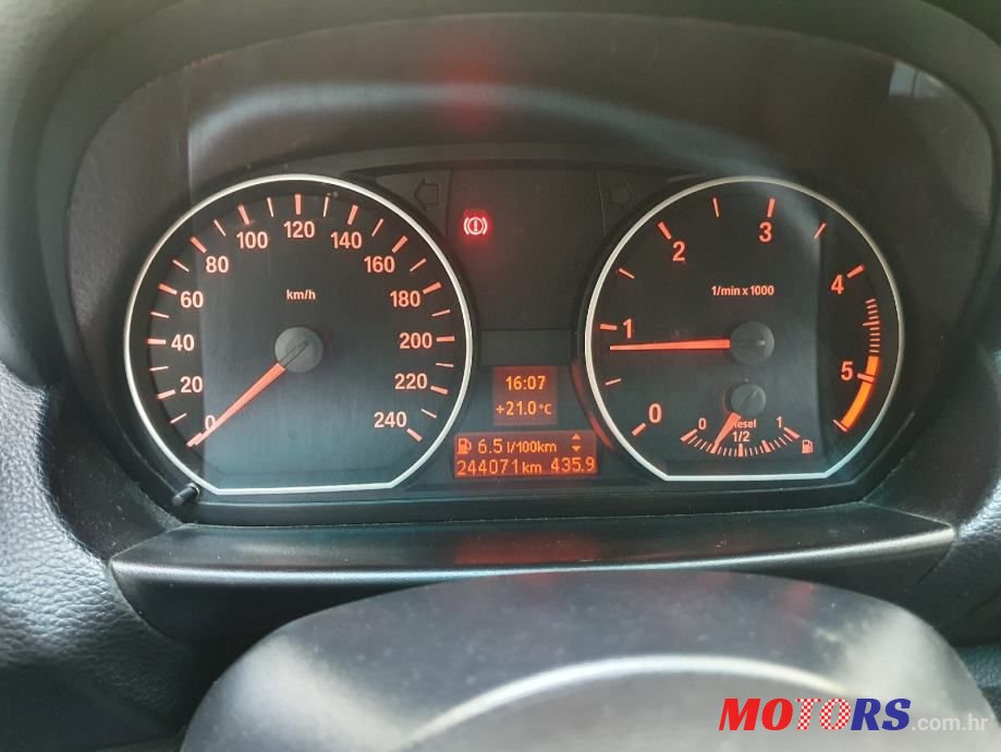 2010' BMW Serija 1 118D photo #5