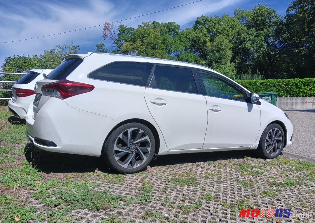 2016' Toyota Auris TS photo #1