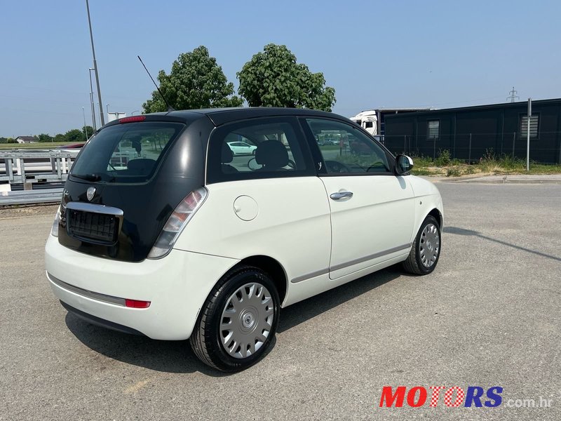 2011' Lancia Y 1,2 8V photo #6