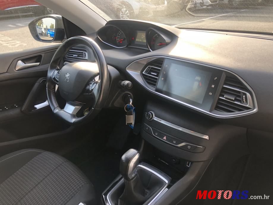 2018' Peugeot 308 photo #6